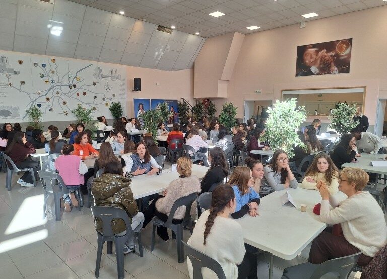 image à la une Journée Filles et Sciences à Pertuis
